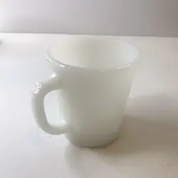 VINTAGE ANCHOR HOCKING FIRE KING WHITE COFFEE MUG CUP USA D-HANDLE MILK GLASS