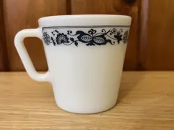 VINTAGE PYREX MILK GLASS OLD TOWN BLUE ONION #1410 COFFEE CUPS MUG
