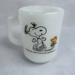 VINTAGE FIRE KING ANCHOR HOCKING MILK GLASS SNOOPY AT TIMES LIFE IS PURE JOY MUG