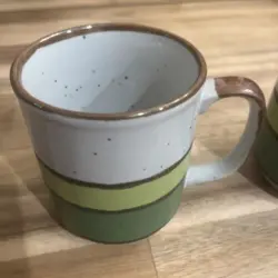 MUG GREEN CIRCLES