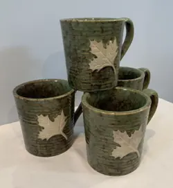 MUGS MAPLE LEAF