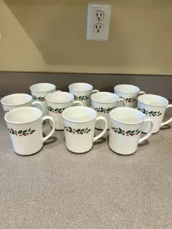 HOLLY DAYS MUGS