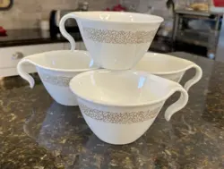 SET OF 4 VINTAGE WOODLAND BROWN CORELLE HOOK HANDLED COFFEE MUG TEA CUP