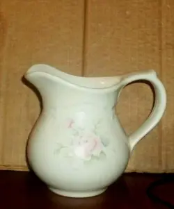 SMALL CERAMIC CREAMER