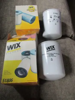 SET OF 2 NEW OLD STOCK WIX GENUINE OIL FILTER 51806