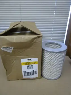 NEW WIX AIR FILTER 42689