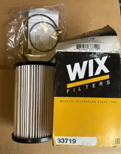 NEW NOS WIX FUEL FILTER 33719