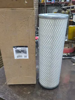 JOHN DEERE AIR FILTER AR80653 -  WIX  42383